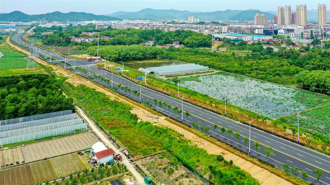 ����ʡ�����������g�_�l�^��ɽ�@�^�½���·һ�ڹ���ʩ��һ�˶�